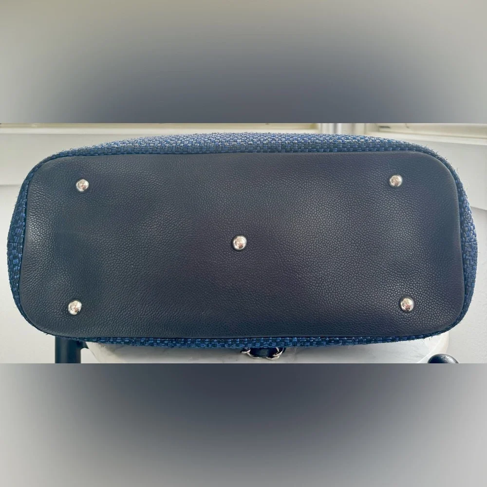 CHANEL Bag - Picture 7 of 15